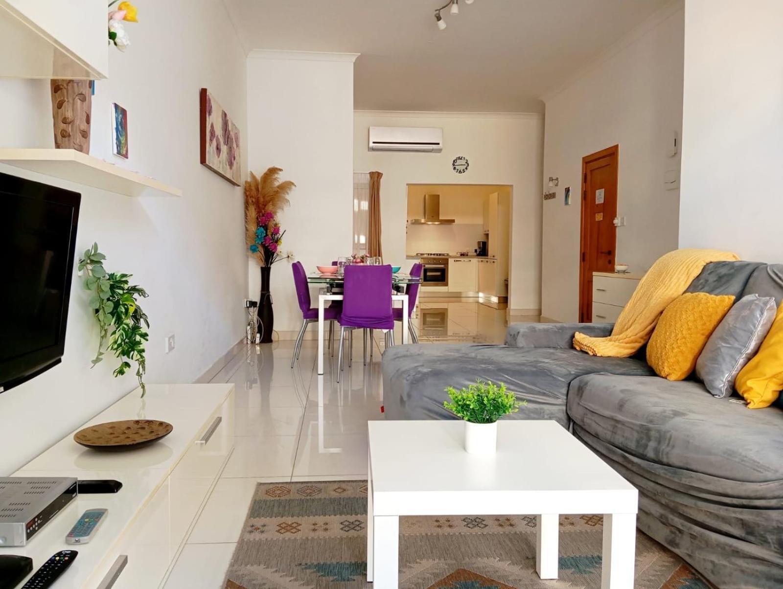 Modern Apartment In The Heart Of Sliema Steps From The Seafront Exterior photo